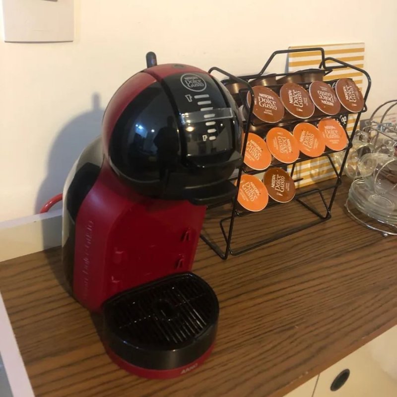 Cafeteira Nescafé Dolce Gusto Mini Me Vermelha e Preta 127v