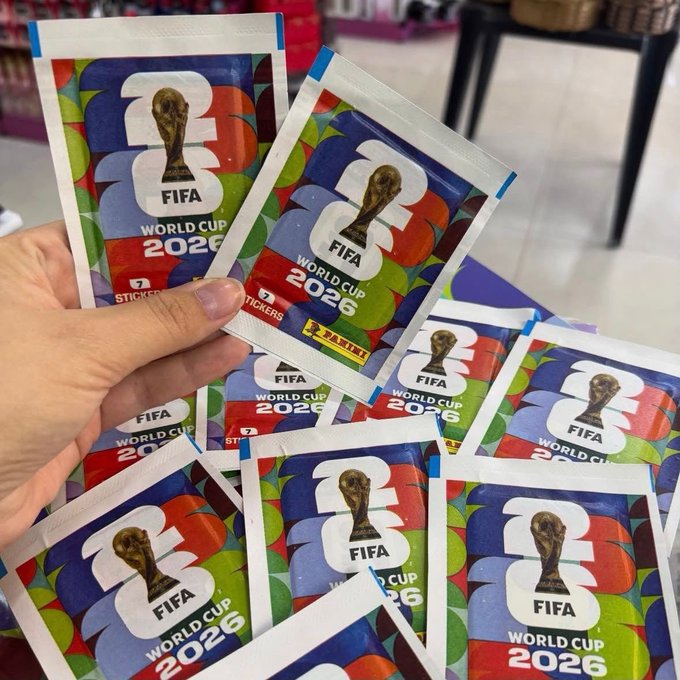 Kit com 12 Envelopes (84 Figurinhas) Panini Copa do Mundo FIFA 2026