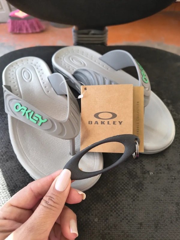 CHINELO OAKLEY Sandália Masc Mod Crowd B1b Fof10053223e