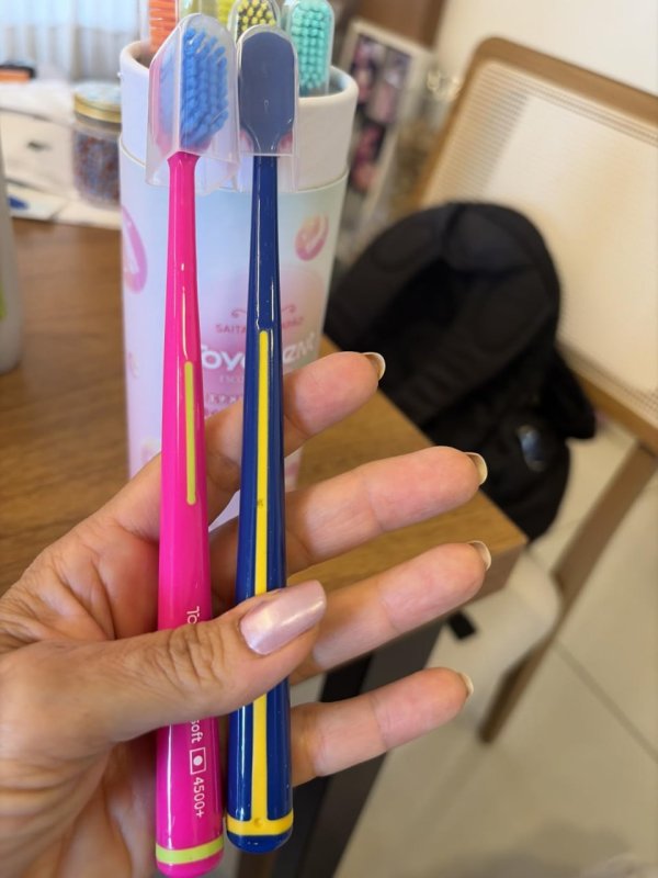 Escova Dental Toyadent Macias c/ tampa Protetora