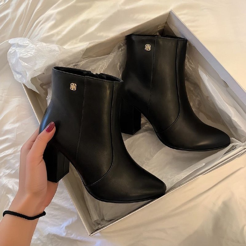 Bota Bico Fino Cano Curto c/ Salto (34 ao 40)