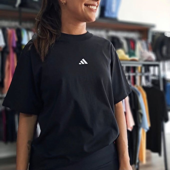 Camiseta Adidas Essentials Small Logo + Frete Grátis