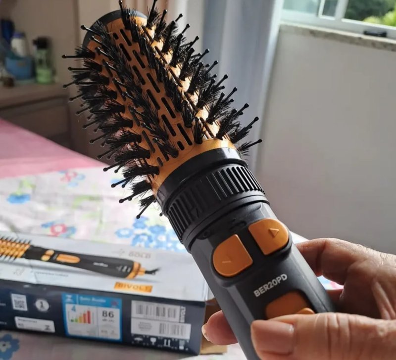 Escova Modeladora Rotativa Britânia Ber20pd 3 Temperaturas Cor Preto E Dourado Preto/dourado 127/220v