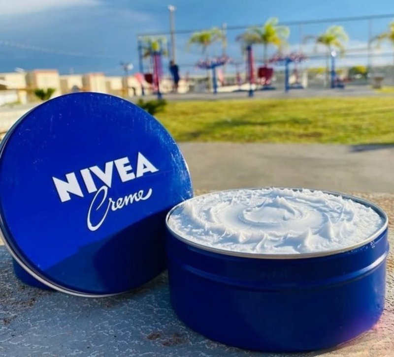 NIVEA Creme Hidratante Lata 56g, Hidratação Profunda 24h, Corporal, Uso Diário, Multibenefícios, Todas as Peles