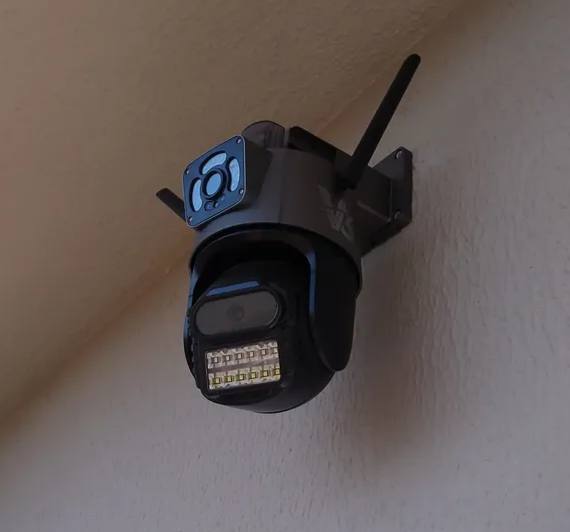 Câmera Speed Dome IP com Sirene e Alarme