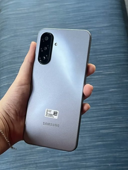 Celular Samsung Galaxy A17 Com IA, 128GB, 4GB RAM, Câm De 50MP, Tela De 6.7", NFC, IP54 - Cinza