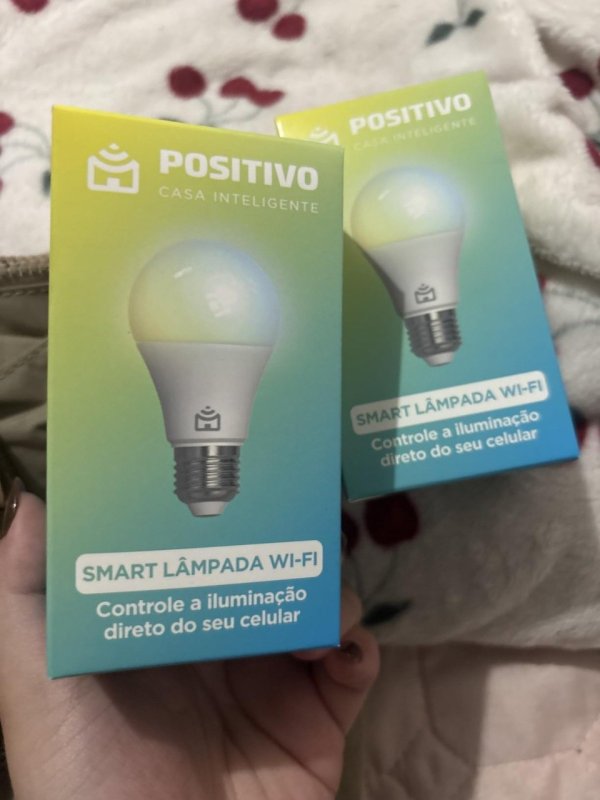 Smart Lâmpada Wi-Fi Positivo Casa Inteligente Iluminação Branca e RGB 9W 806 Lúmens LED
