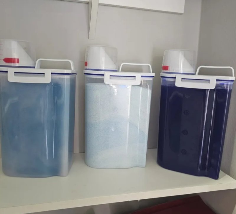 Kit 3 Potes Dispenser Hermético 2l Multiuso Lavanderia Porta Sabão Em Pó Com Copo Medidor Bico Dosador E Travas Branco
