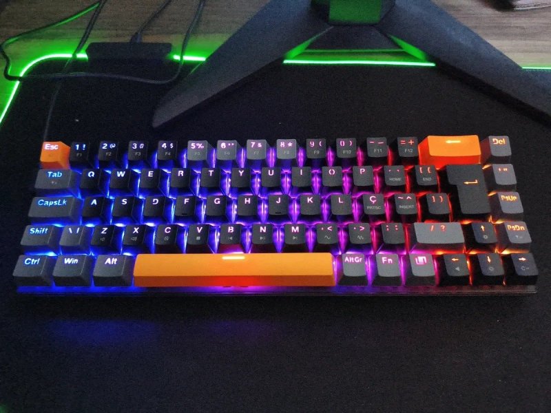 Teclado Mecânico K500-b68 Switch Red Hot Swapp Machenike Preto E Cinza Português Brasil