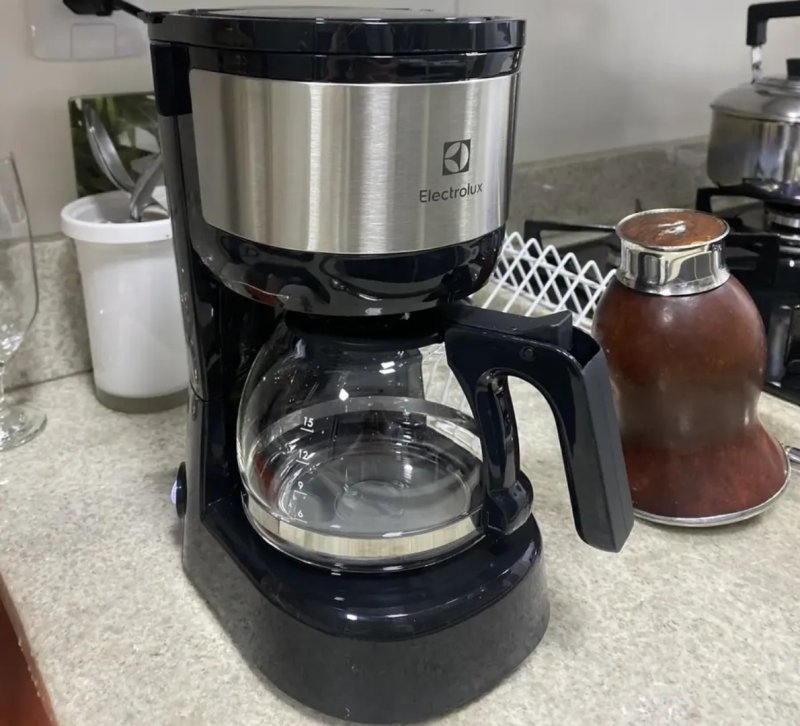 Cafeteira Elétrica Electrolux Jarra Vidro, Acabamento Inox Filtro Permanente Removível Sistema Corta Pingos Capacidade 15 Xícaras 600ml Ecm10 Preto 220v