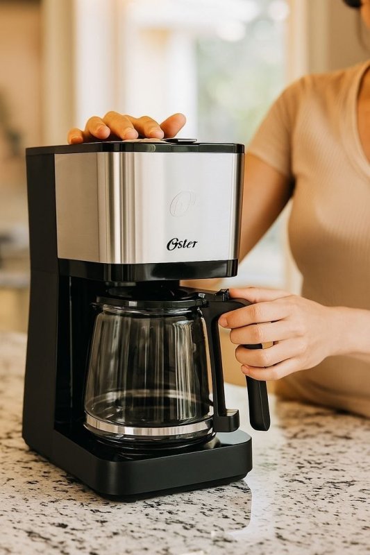 Cafeteira Elétrica de 30 Xícaras Oster OCAF600 1,2 Litros Cor Cinza-Escuro