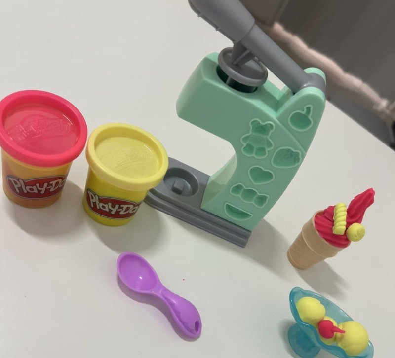 Play-Doh, Massinha de Modelar Infantil, Mini Sorveteria Divertida - Conjunto de Brinquedo com Acessórios e 2 Potes