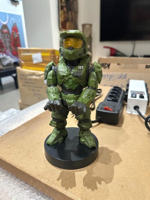 SUPORTE CABLE GUYS - HALO INFINITE MASTER CHIEF