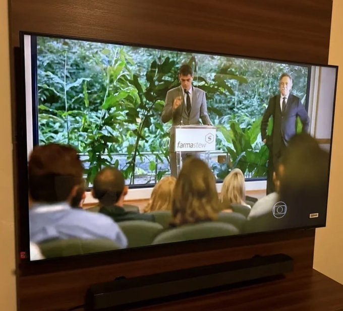 Samsung Smart TV 50" Crystal UHD 4K U8600F 2025 + Soundbar HW-B400F/ZD