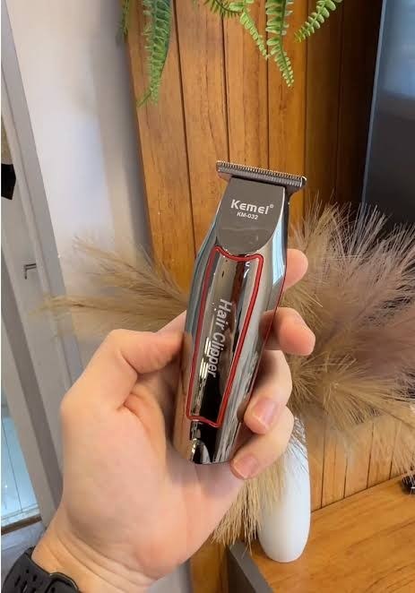 Máquina Acabamento Cortar Cabelo Barba E Pelos Kemei 032 Prateado 127/220v