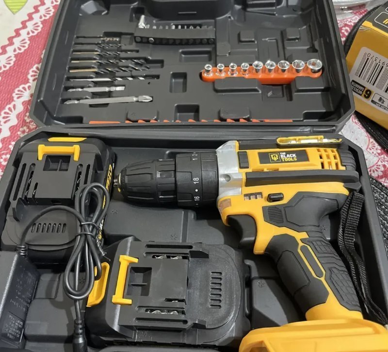 Parafusadeira Furadeira De Impacto The Black Tools Profissional Tb-21px 2 Baterias Com Maleta 60hz Amarelo 127/220v