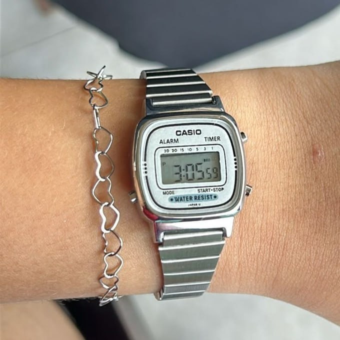 Relógio Casio Feminino Vintage Digital Mini Retrô Prata Prateado Cinza