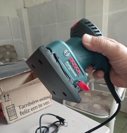 Bosch Lixadeira Orbital GSS 140 220V 220W com 1 lixa + Frete Grátis