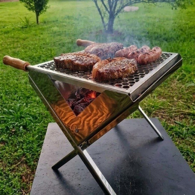 Churrasqueira De Inox Dobrável Portátil A Carvão - Maleta