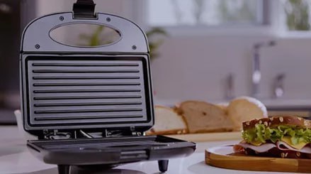 Sanduicheira Brunch Time 2 em 1 Elgin Sanduicheira e Grill Antiaderente Preta 220V