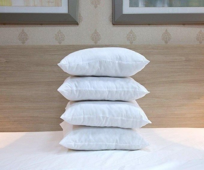 4 Travesseiros Antialérgico Impermeável 50x70 Super Macio Branco