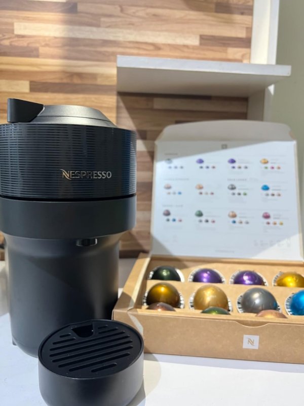 Cafeteira Espresso Nespresso Vertuo Pop Preta 220V