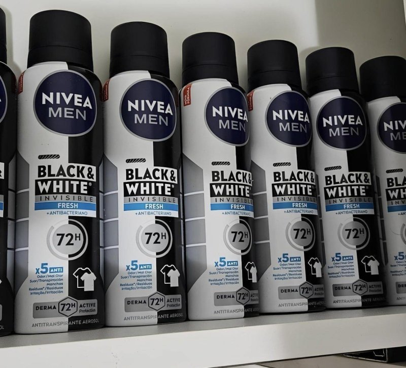 Kit NIVEA Desodorante Aerosol Men Black&White Invisible - 2 unidades
