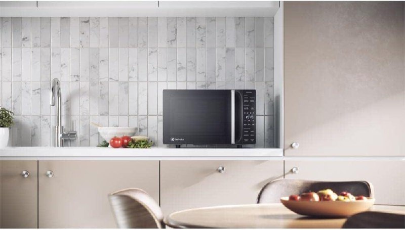 Micro-ondas Electrolux Efficient 23L Preto 127V