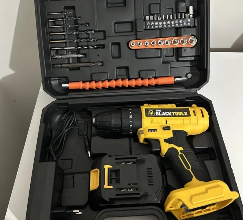 Parafusadeira Furadeira De Impacto A Bateria 21v 3/8 Bivolt 1400 Rpm Com Acessórios E Maleta Tb-21pzw The Black Tools Amarelo 127/220v 60 Hz