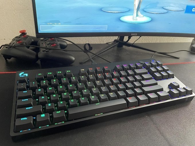 Teclado Mecânico Gamer Logitech G PRO