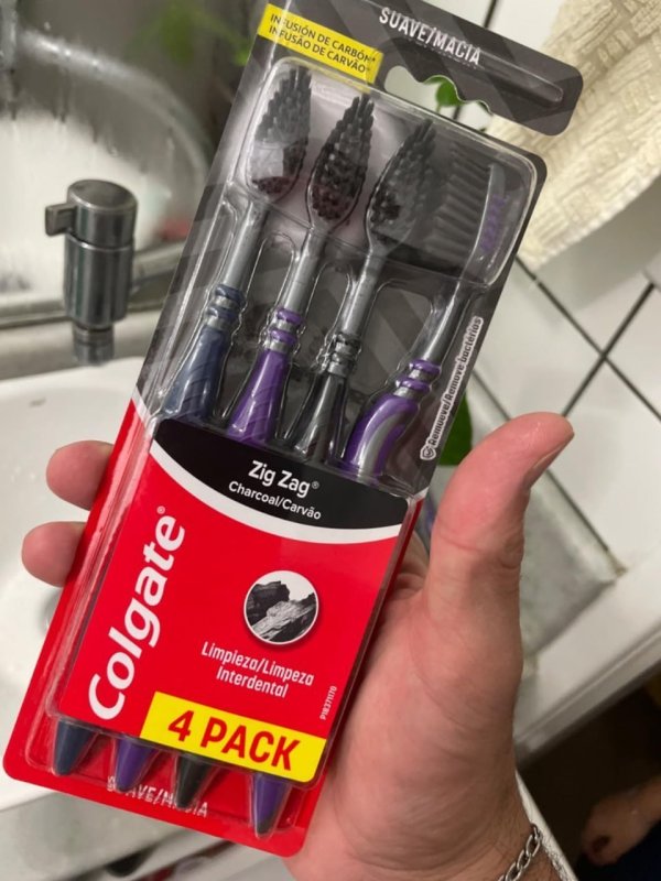 Escova de Dente Colgate ZigZag