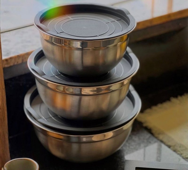 Vittak Conjunto 3 Bowls de Inox com Tampas Plásticas Utensílios de Cozinha Tamanhos Variados