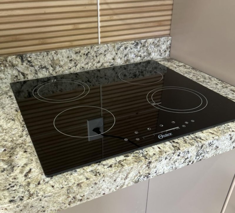 Cooktop por Indução Oster, Touch Screen, 4 Bocas, 220V, OTOP402
