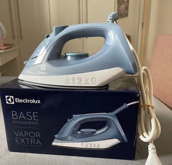 Ferro de Passar Seco e Vapor Electrolux Efficient Base antiaderente Vapor Vertical Extra 1200W de Potência Cabo 1,35m ESI10