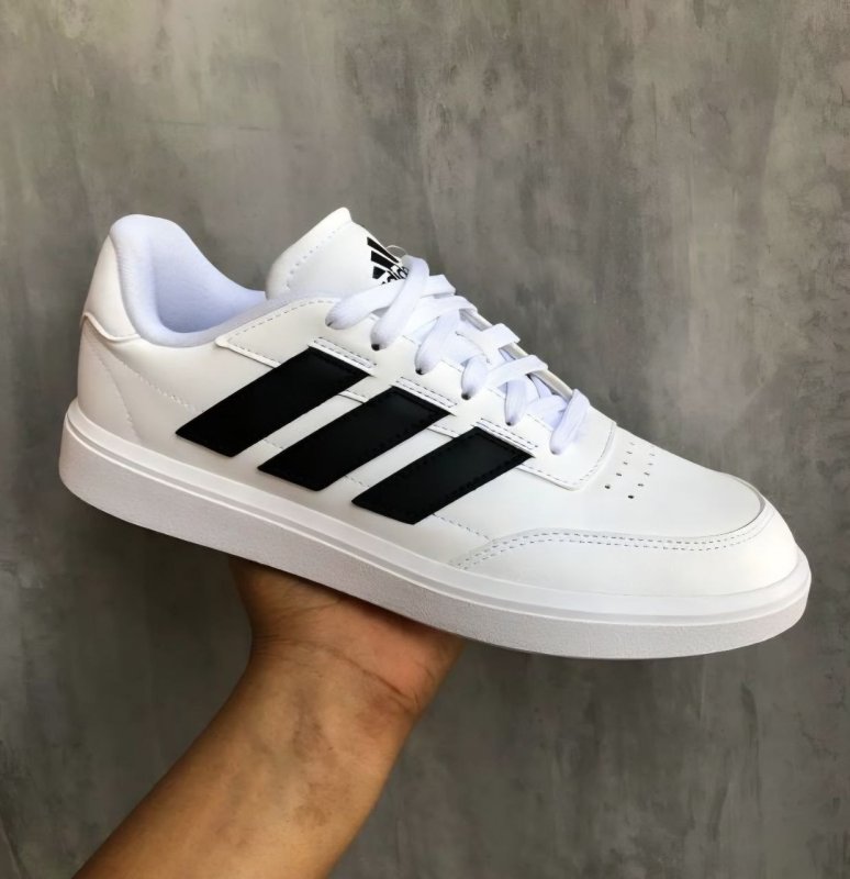 Tênis Adidas Courtblock