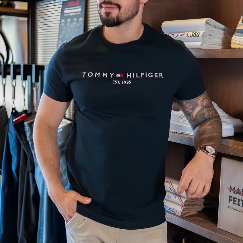 Camiseta Tommy Hilfiger Masculina Logo Tee Preta - Original
