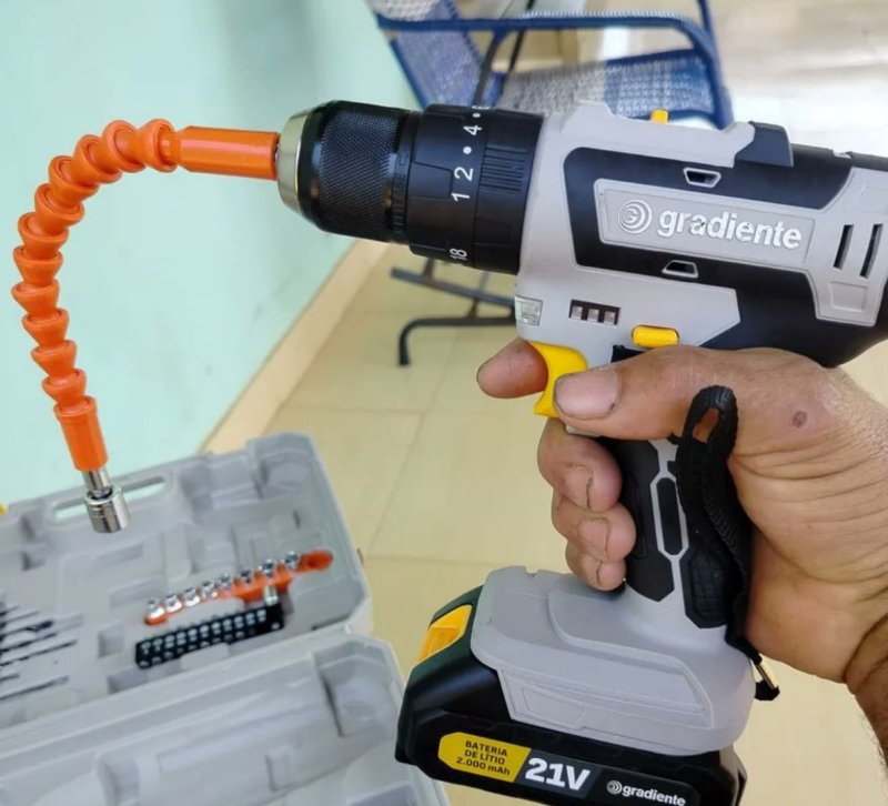 Parafusadeira Furadeira Sem Fio Gradiente Gpb12v-ac 3/8 12v Bivolt Para Madeira Metal Com Maleta E Acessórios