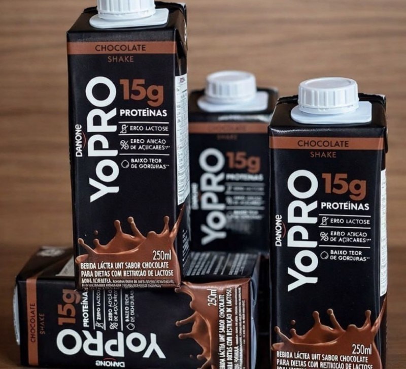 YoPRO Bebida Láctea UHT Chocolate Líquida Caixinha 250ml - Pack com 12 Unidades