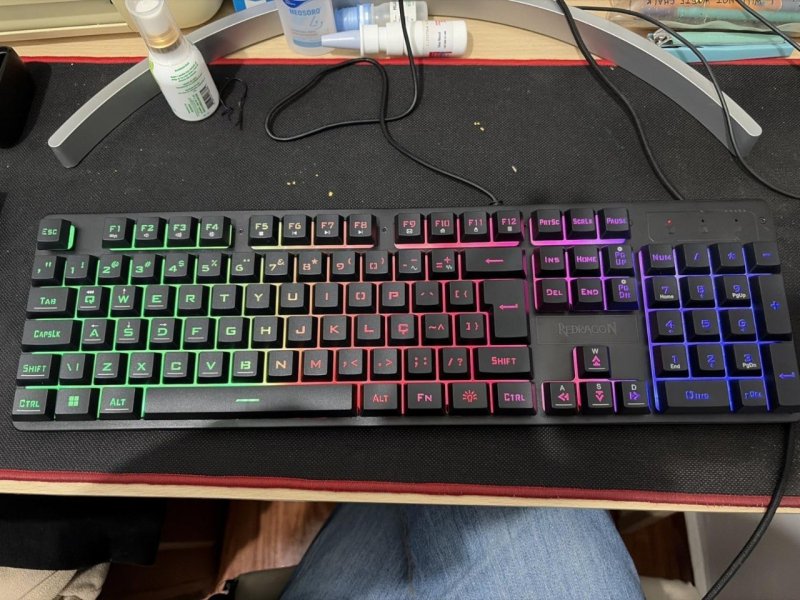 Teclado Membrana Gamer Redragon Netherbane Iluminação Rainbow Preto ABNT2 K521-R
