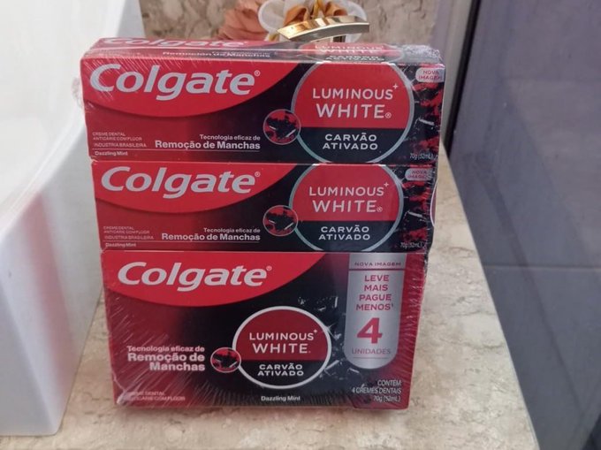 Creme Dental Colgate Luminous White Carvão Ativado 70g - 04 un.