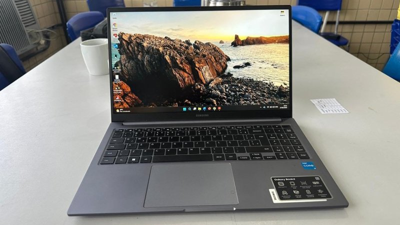 Samsung Galaxy Book4 Intel Core i3-1315U Windows 11 Home 8GB 256GB SSD 15.6" Full HD