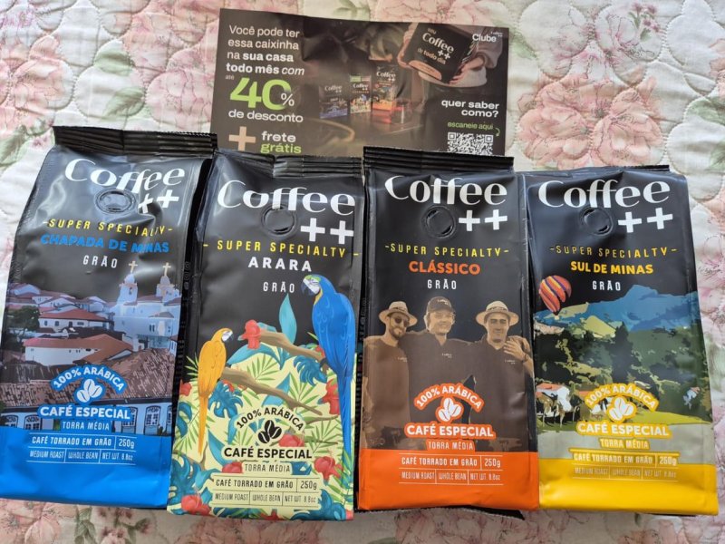 Kit 4 Cafés Especiais em Grãos Coffee++: Arara, Chapada de Minas, Cerrado Mineiro e Clássico - 250g cada
