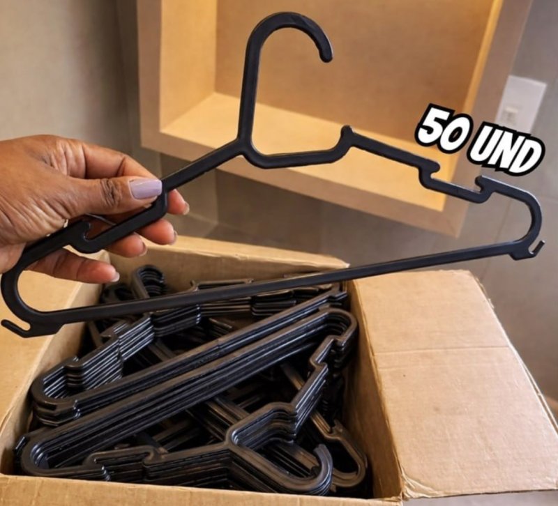Kit 50 Cabide Adulto Preto Reforçado Organizador Combate
