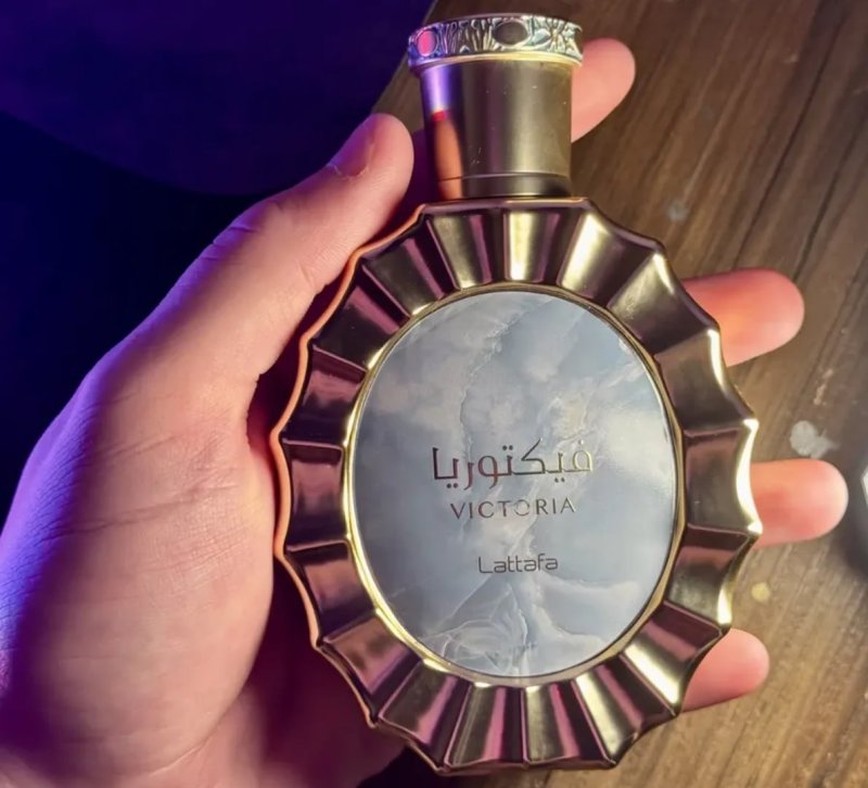 Perfume Victoria Lattafa Eau De Parfum 100ml