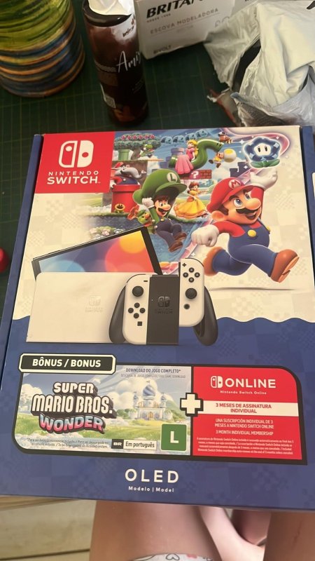 BUNDLE NINTENDO SWITCH + SUPER MARIO BROS. WONDER