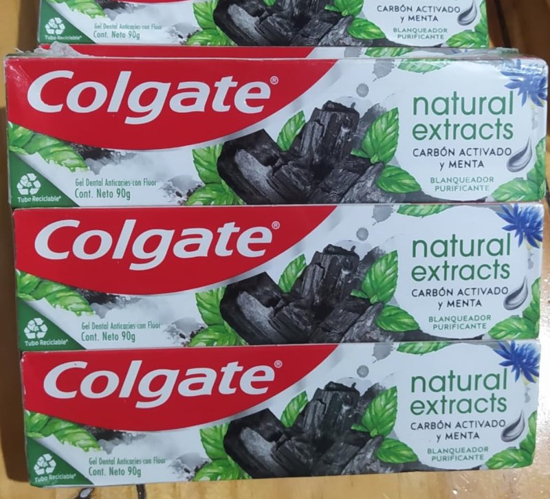 Colgate Natural Extracts Carvão Ativado e Menta Creme Dental, 3x90g