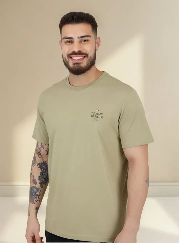 Camiseta Tommy Hilfiger Masculina Stack Love Cáqui