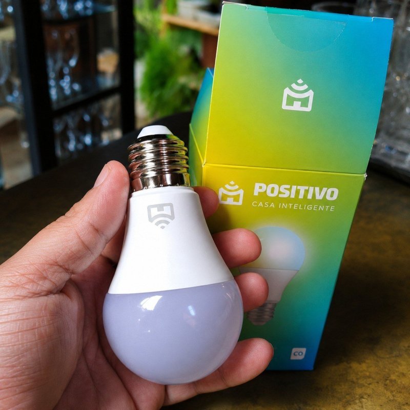 Kit 2 Lâmpadas Smart Wi-Fi Positivo Casa Inteligente 9W Bivolt, Compatível com Alexa e Google Assistente, Controle por App e Voz, RGB