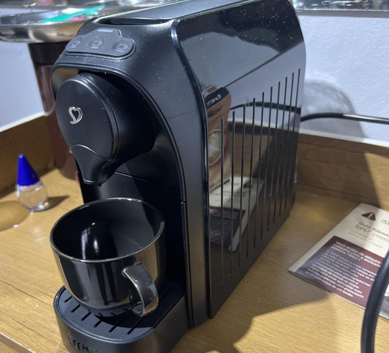 3 Corações TRES Cafeteira Espresso e Multibebida Passione Preta - 220V
