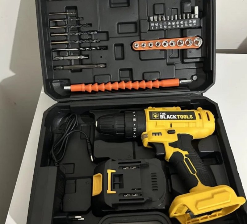 Parafusadeira Furadeira De Impacto The Black Tools Profissional TB-21PX 2 Baterias Com Maleta 60Hz Amarelo